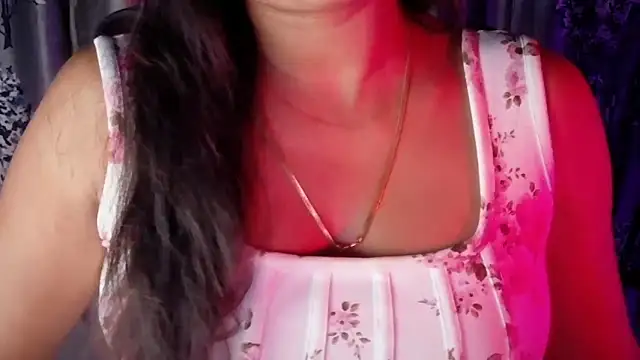 Snapshot of SexyAndHottie chatting on 02.25.26 SexyAndHottie online show from 02.25.26