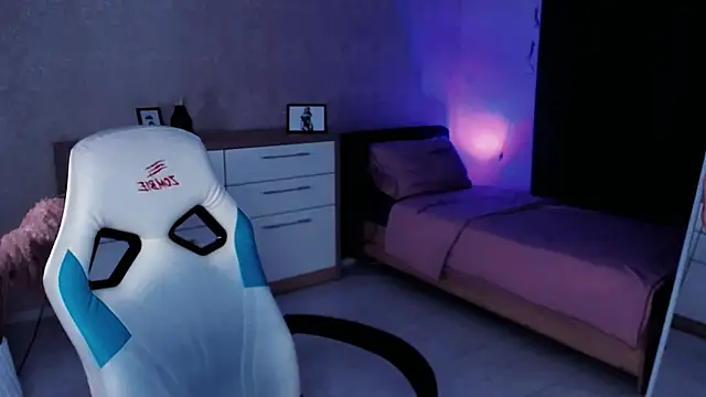 Snapshot of Rose_Sweetiee chatting on 09.10.25 Rose Sweetiee online show from 09.10.25