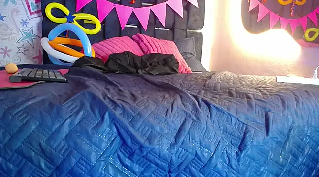 KOURTNEY-- online show from 03.01.25