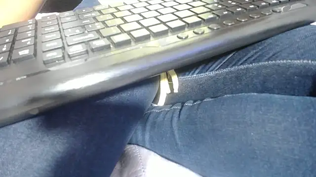 KOURTNEY-- online show from 10.20.25