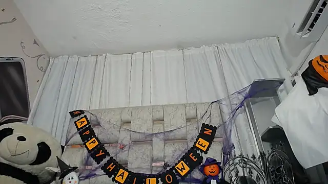 KOURTNEY-- online show from 10.31.25