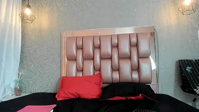 KOURTNEY-- online show from 11.07.25