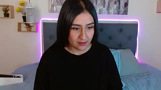 mia aira online show from 09.30.25