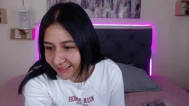 mia aira online show from 10.31.25