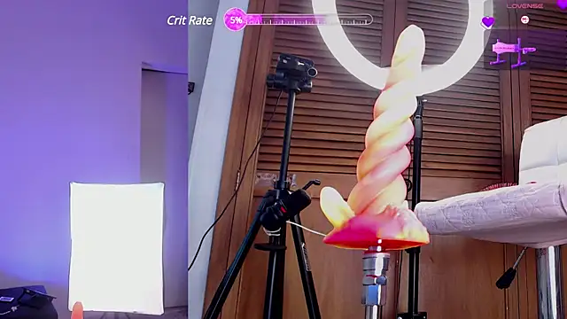 Snapshot of zoe_backer chatting on 02.10.25 zoe backer online show from 02.10.25