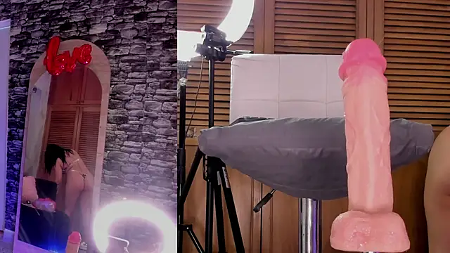 Snapshot of zoe_backer chatting on 10.02.25 zoe backer online show from 10.02.25