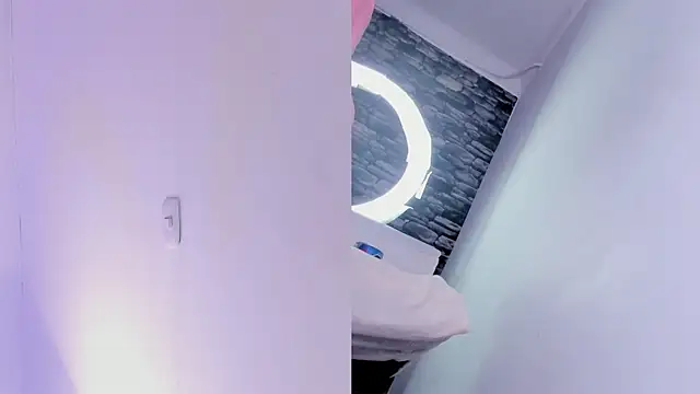 Snapshot of zoe_backer chatting on 11.10.25 zoe backer online show from 11.10.25