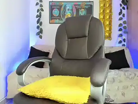 Snapshot of mikee_scooth chatting on 01.19.25 mikee scooth online show from 01.19.25