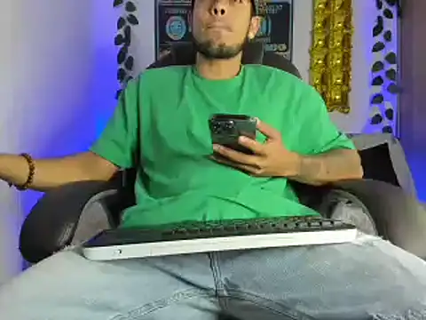 Snapshot of mikee_scooth chatting on 01.20.25 mikee scooth online show from 01.20.25