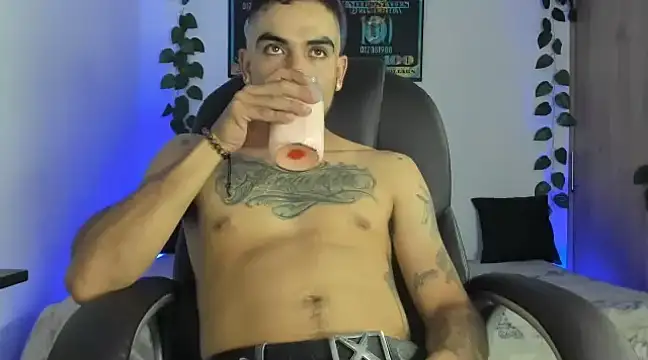 Snapshot of mikee_scooth chatting on 02.20.25 mikee scooth online show from 02.20.25