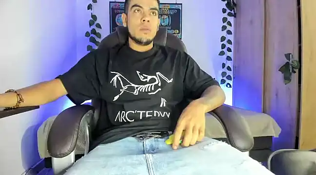 Snapshot of mikee_scooth chatting on 03.07.25 mikee scooth online show from 03.07.25