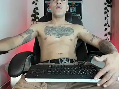 Snapshot of mikee_scooth chatting on 03.22.25 mikee scooth online show from 03.22.25