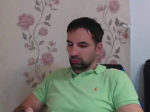 Snapshot of Leo_1617 chatting on 12.17.25 Leo 1617 online show from 12.17.25