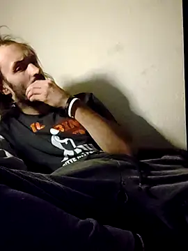 Snapshot of harterdome chatting on 10.29.25 harterdome online show from 10.29.25