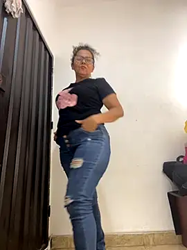 Snapshot of Nadia-melej chatting on 11.25.25 Nadia-melej online show from 11.25.25