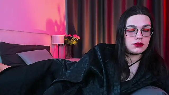 Alfreda Mills online show from 02.05.25