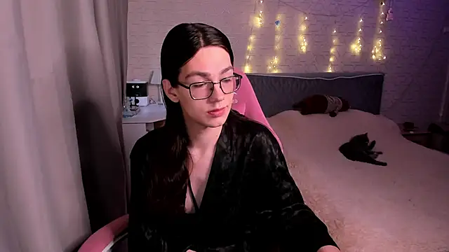 Alfreda Mills online show from 09.10.25