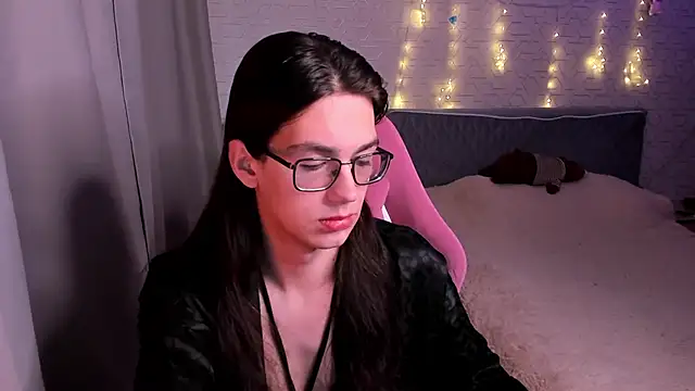 Alfreda Mills online show from 09.12.25