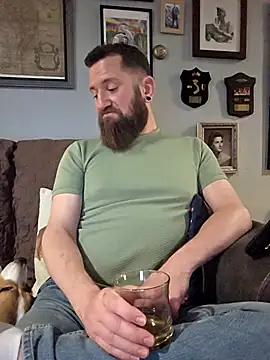 Snapshot of Icebearsticlese chatting on 04.03.26 Icebearsticlese online show from 04.03.26