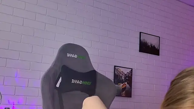 TinaDavil online show from 02.19.26