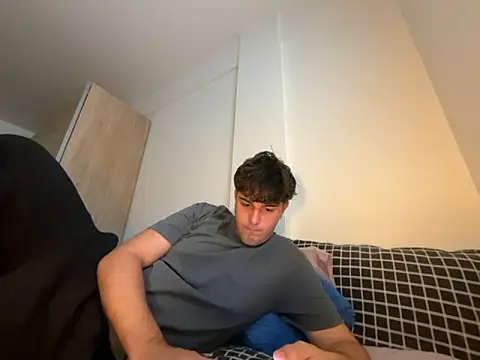 Snapshot of Pablogn24 chatting on 10.28.25 Pablogn24 online show from 10.28.25