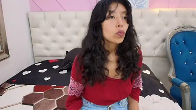 karolinee 66  online show from 05.26.26