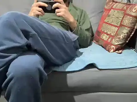 Snapshot of 4small4inchlol chatting on 12.11.24 4small4inchlol online show from 12.11.24