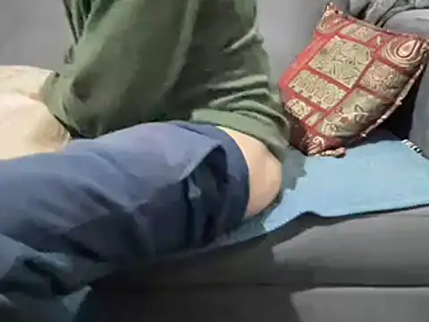 Snapshot of 4small4inchlol chatting on 12.14.24 4small4inchlol online show from 12.14.24