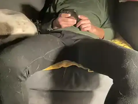 Snapshot of 4small4inchlol chatting on 02.15.25 4small4inchlol online show from 02.15.25