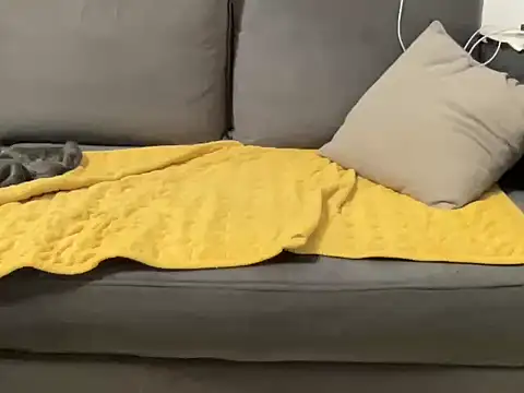 Snapshot of 4small4inchlol chatting on 10.28.25 4small4inchlol online show from 10.28.25