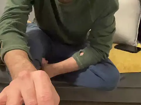 Snapshot of 4small4inchlol chatting on 12.13.25 4small4inchlol online show from 12.13.25