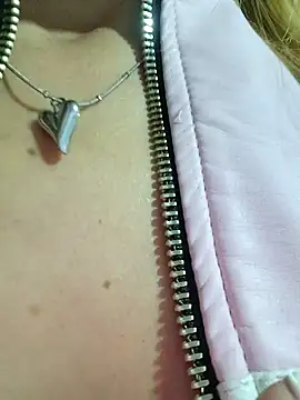 Snapshot of alicev_kitty chatting on 01.18.25 alicev kitty online show from 01.18.25