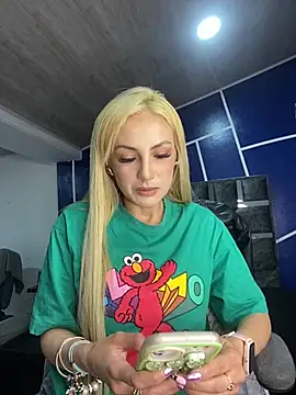 Snapshot of alicev_kitty chatting on 03.06.25 alicev kitty online show from 03.06.25