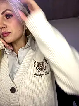 Snapshot of alicev_kitty chatting on 09.17.25 alicev kitty online show from 09.17.25