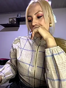 Snapshot of alicev_kitty chatting on 09.25.25 alicev kitty online show from 09.25.25