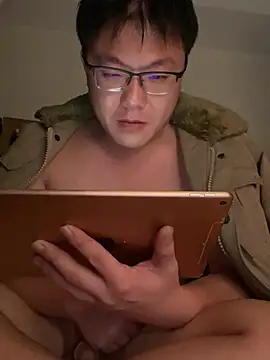 Snapshot of YoY-man chatting on 01.04.25 YoY-man online show from 01.04.25