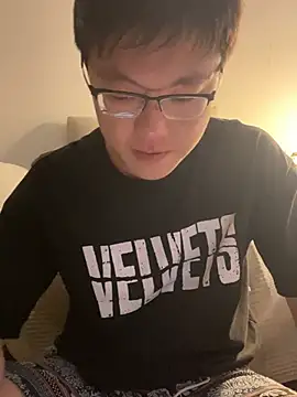 Snapshot of YoY-man chatting on 02.02.25 YoY-man online show from 02.02.25