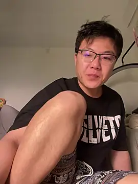 Snapshot of YoY-man chatting on 02.02.25 YoY-man online show from 02.02.25