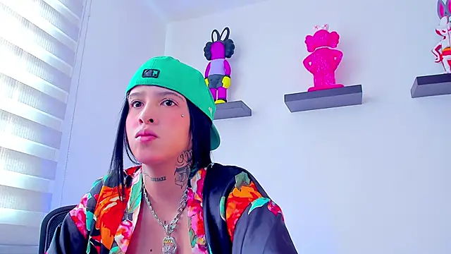 Gangster Girl online show from 12.21.24