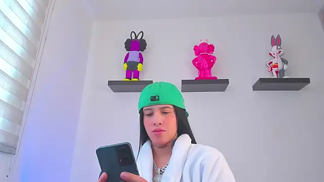 Gangster Girl online show from 12.26.24