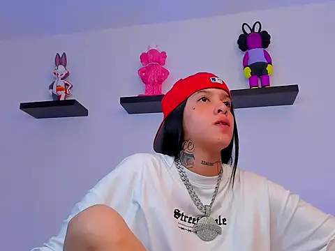 Gangster Girl online show from 02.10.25