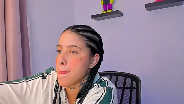 Gangster Girl online show from 02.11.25