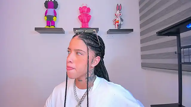 Gangster Girl online show from 10.01.25