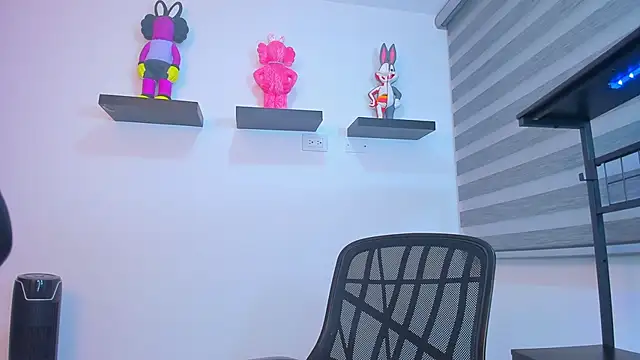 Gangster Girl online show from 10.18.25