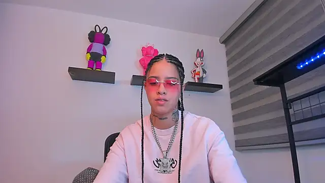 Gangster Girl online show from 12.23.25