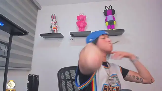 Gangster Girl online show from 05.03.26