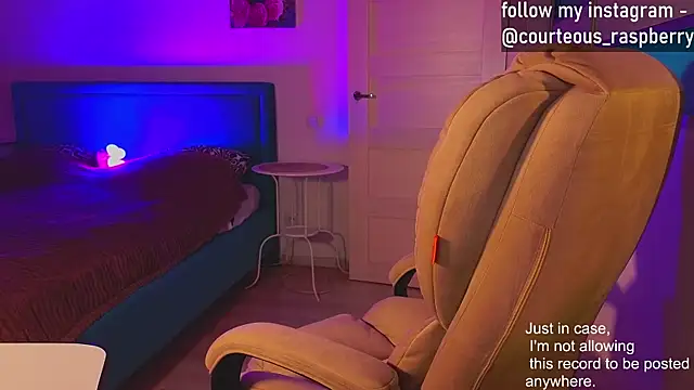 Snapshot of courteous_raspberrry chatting on 01.28.25 courteous raspberrry online show from 01.28.25