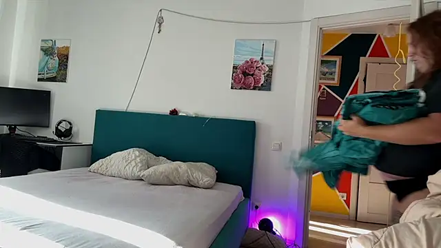 courteous raspberrry online show from 09.25.25