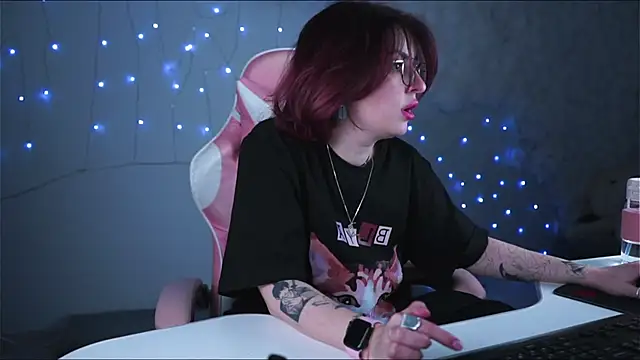 Lana  May online show from 03.01.25