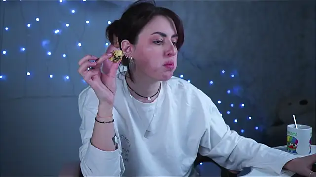 Lana  May online show from 03.02.25